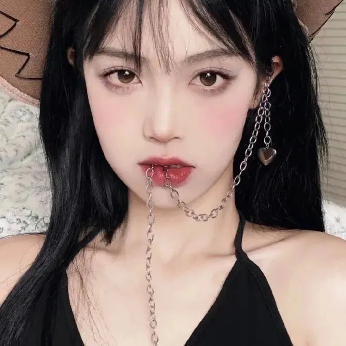 三个摩登女性